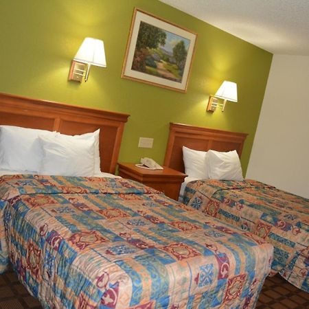 Bloomer Inn & Suites 외부 사진