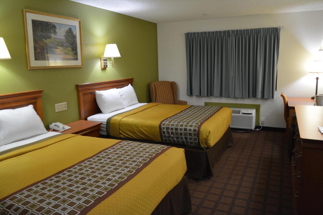 Bloomer Inn & Suites 외부 사진
