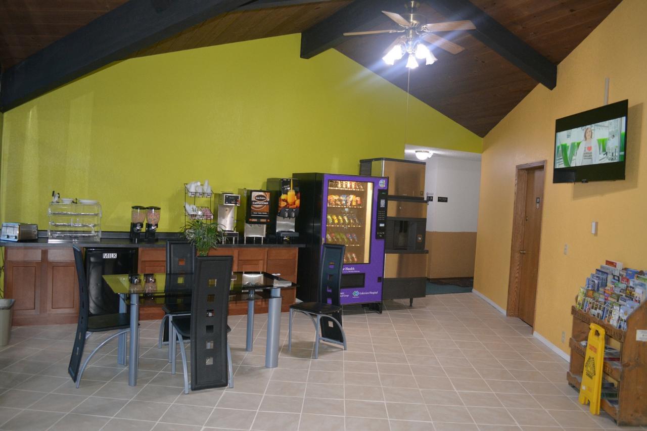 Bloomer Inn & Suites 외부 사진