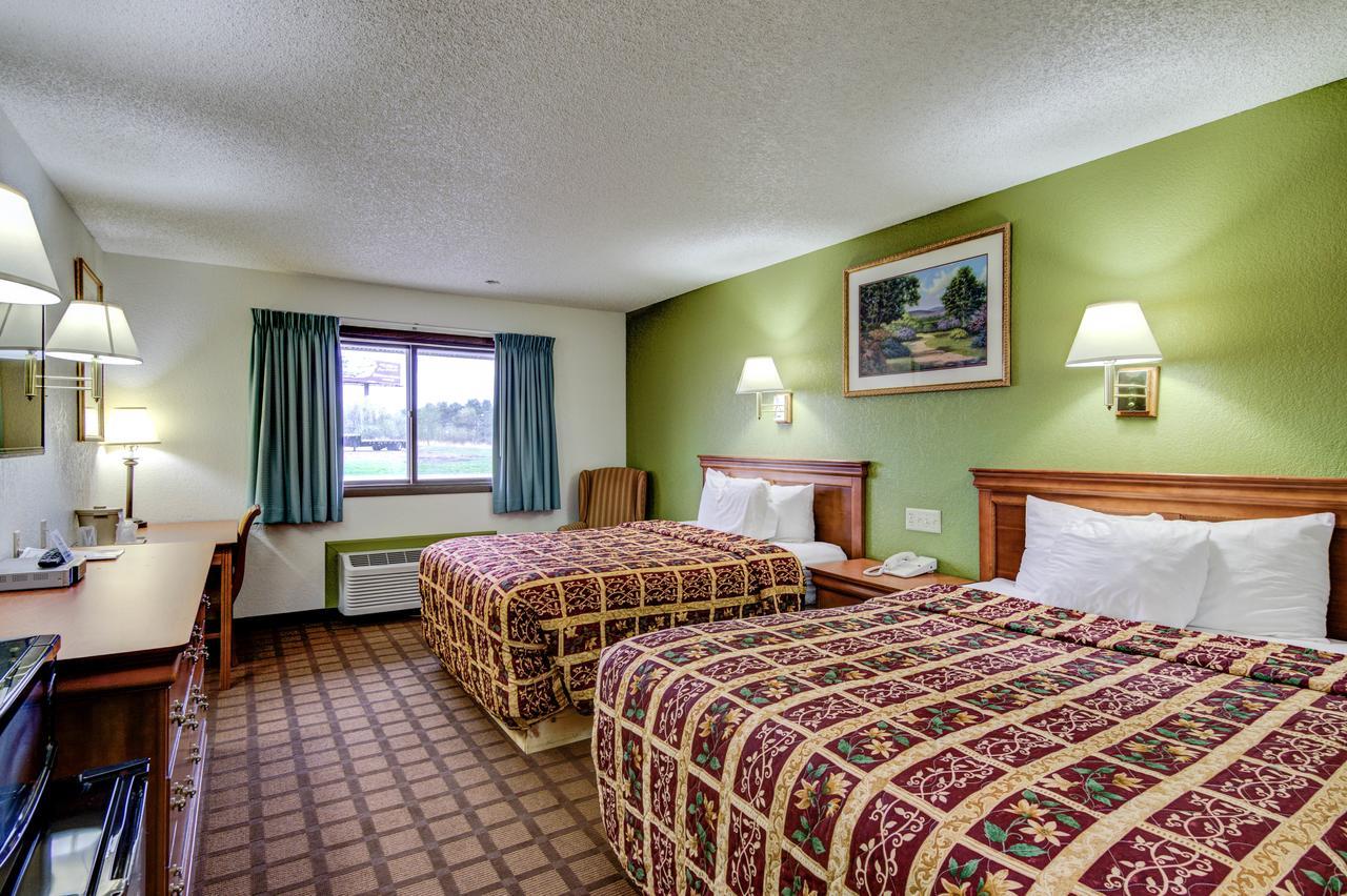 Bloomer Inn & Suites 외부 사진