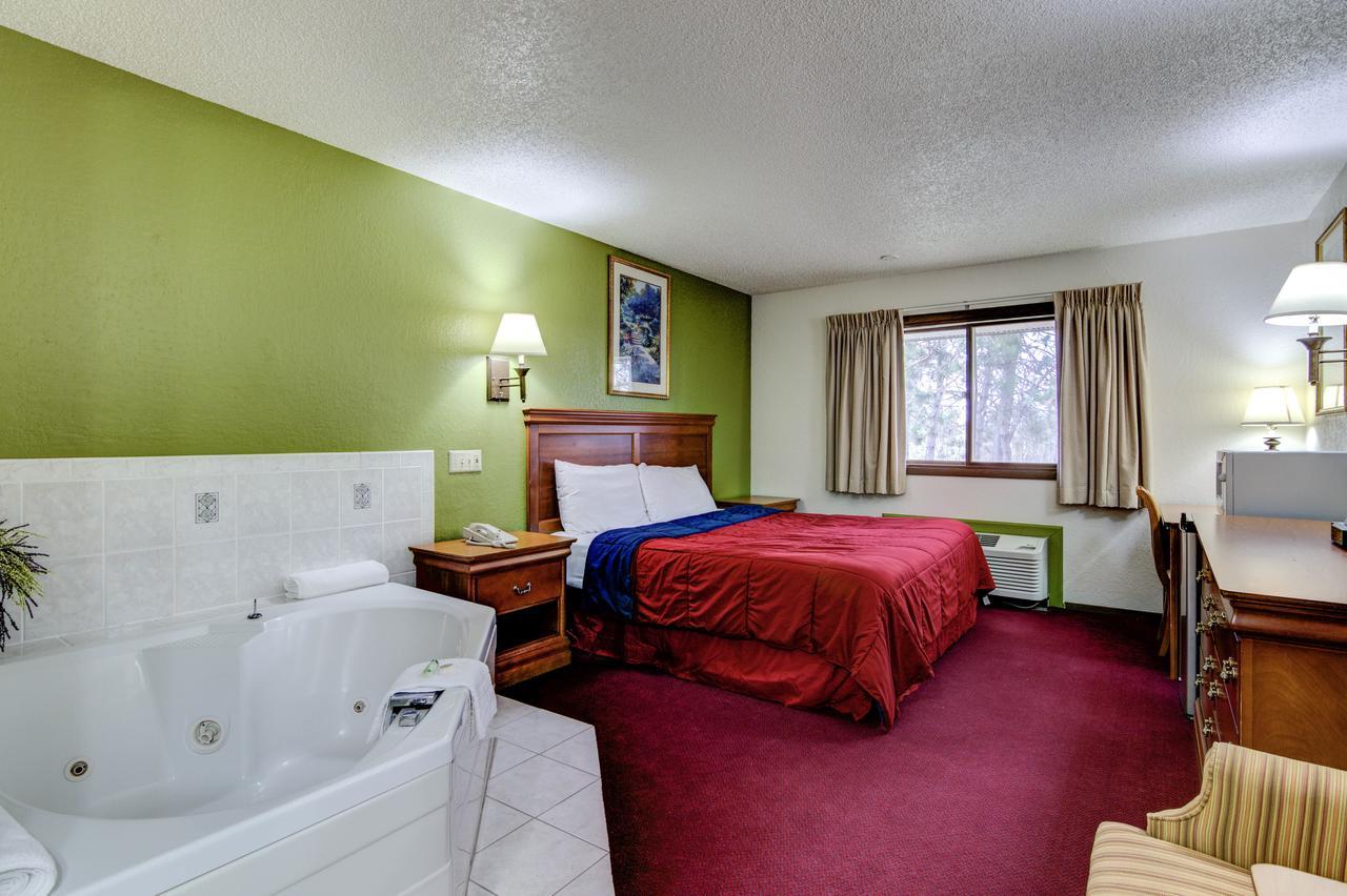 Bloomer Inn & Suites 외부 사진