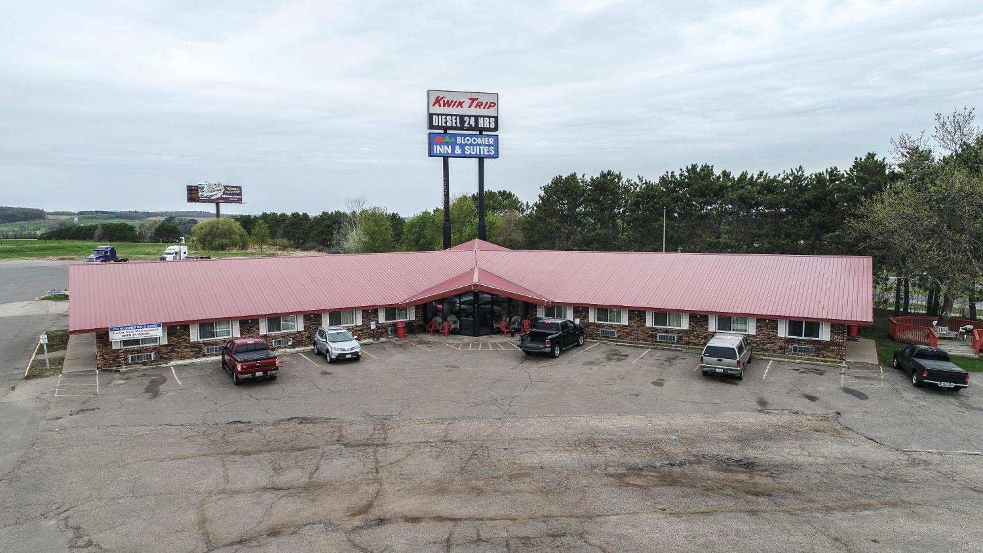 Bloomer Inn & Suites 외부 사진