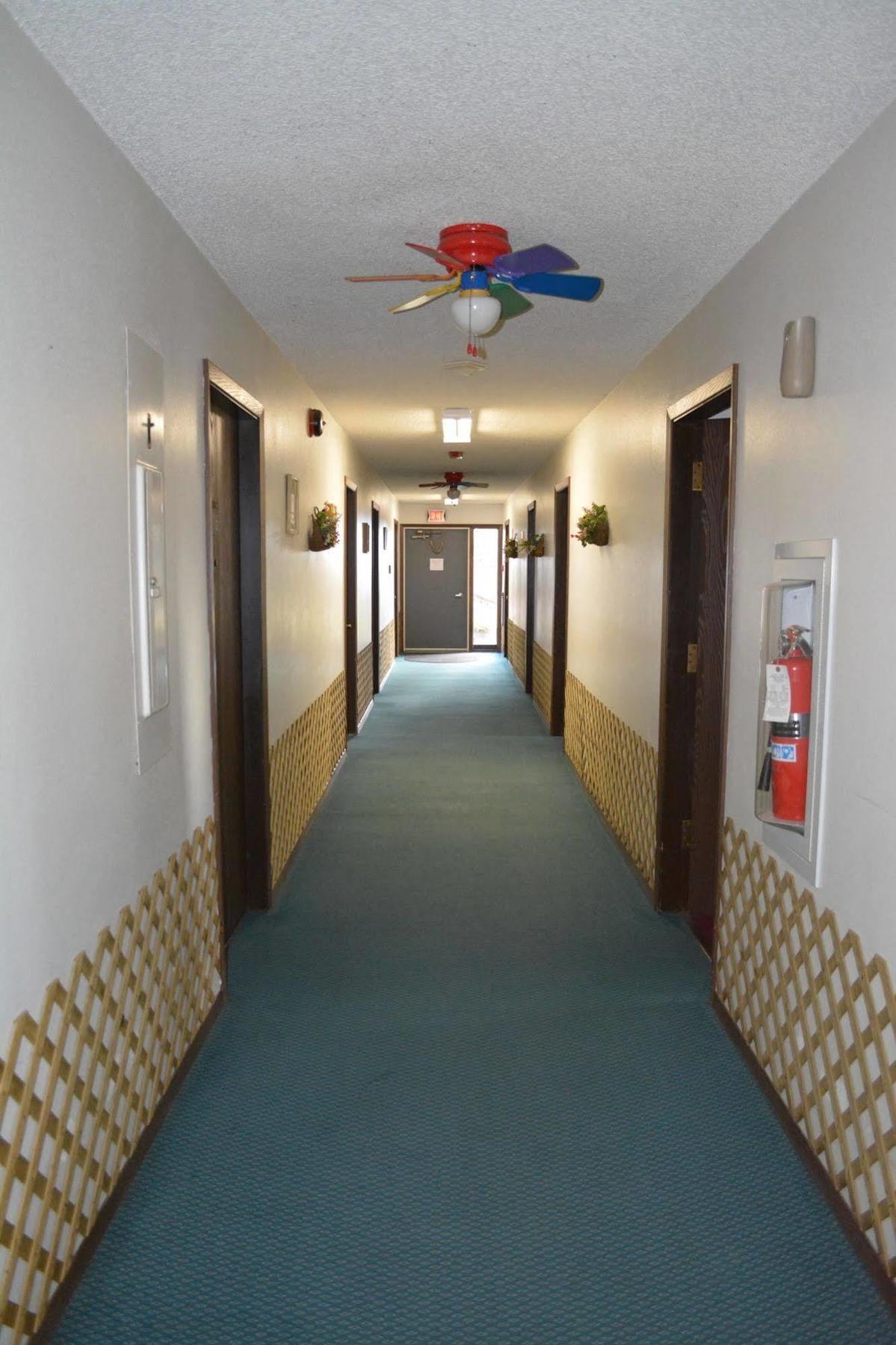 Bloomer Inn & Suites 외부 사진