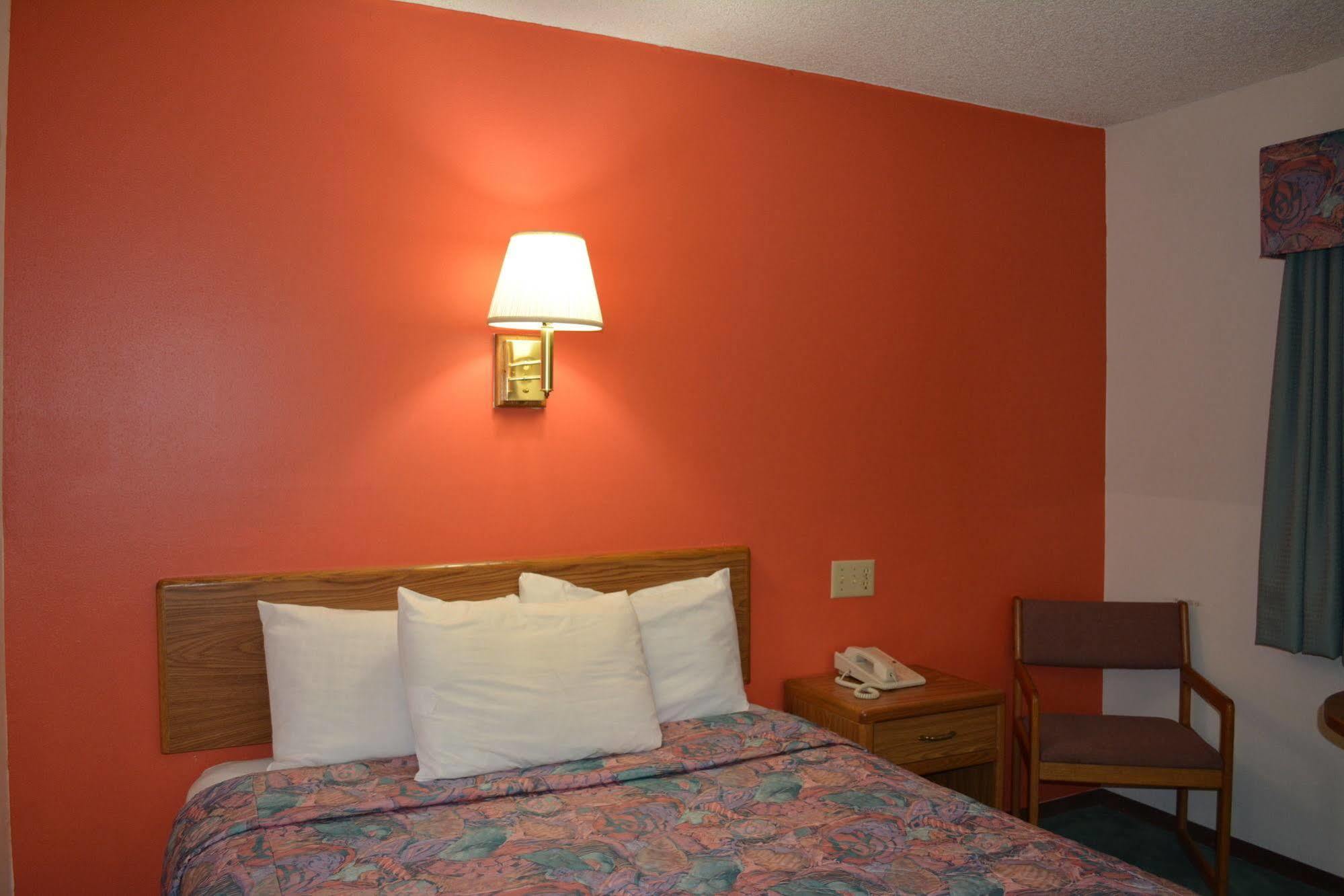Bloomer Inn & Suites 외부 사진