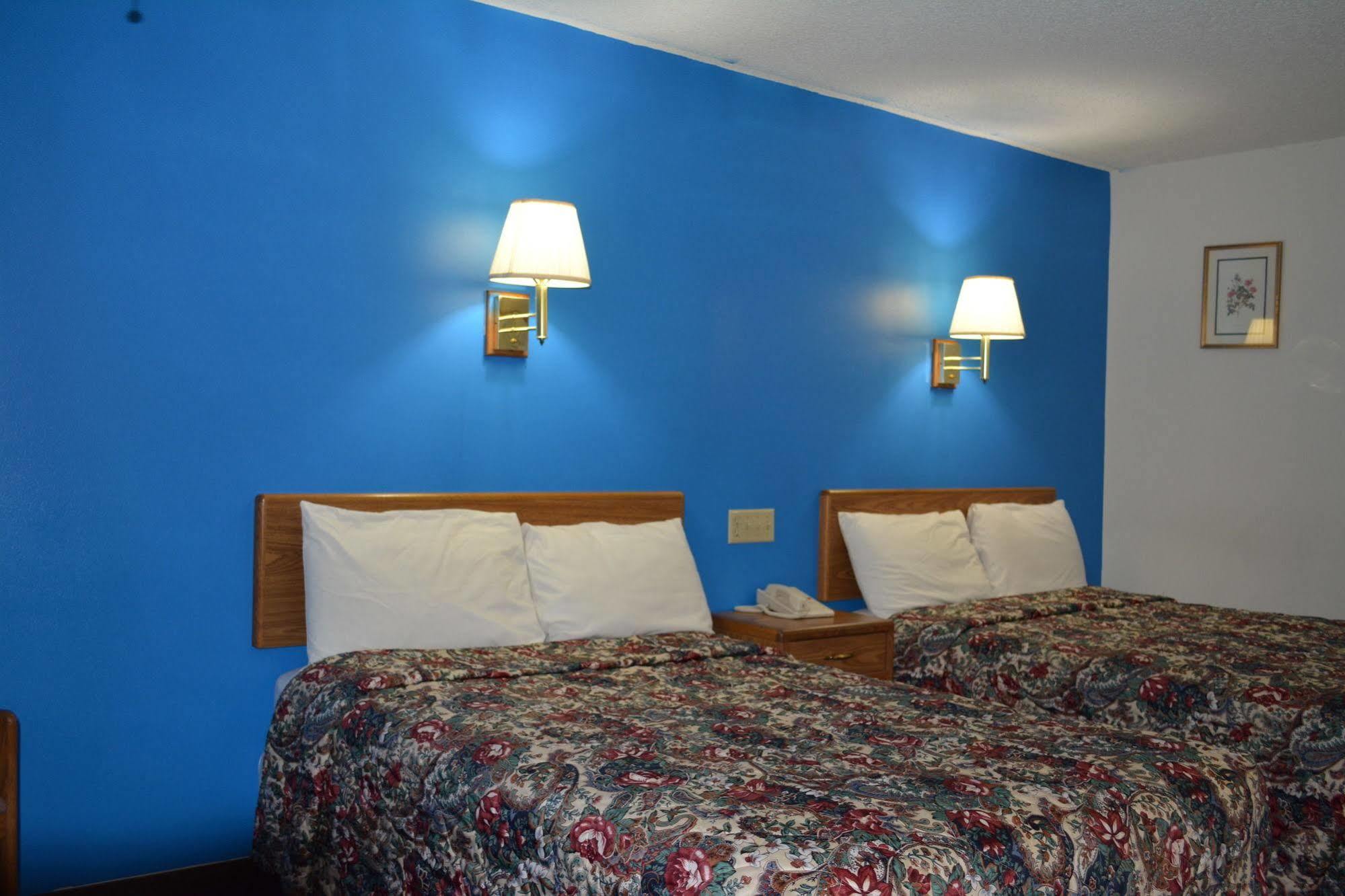 Bloomer Inn & Suites 외부 사진