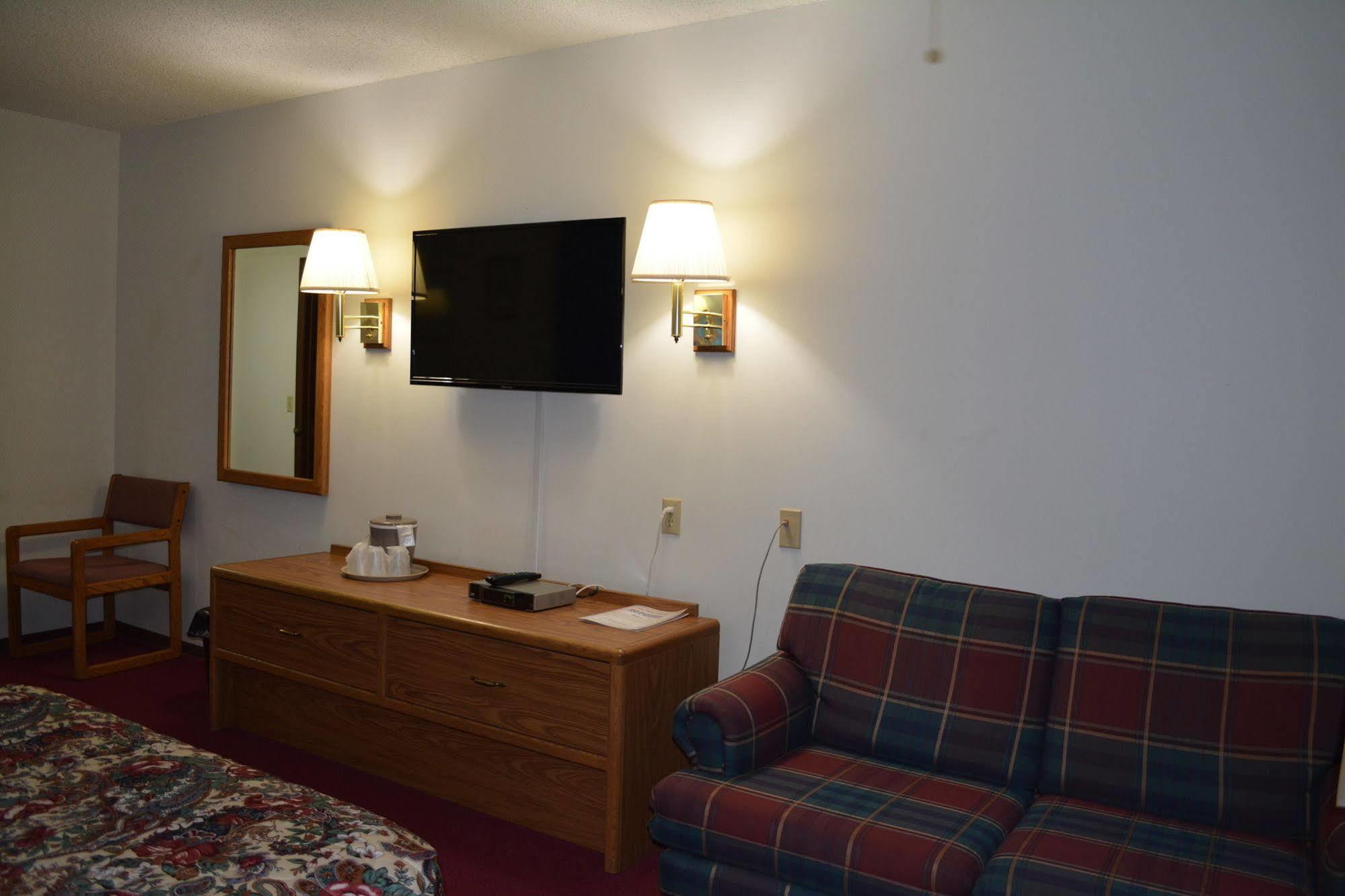 Bloomer Inn & Suites 외부 사진