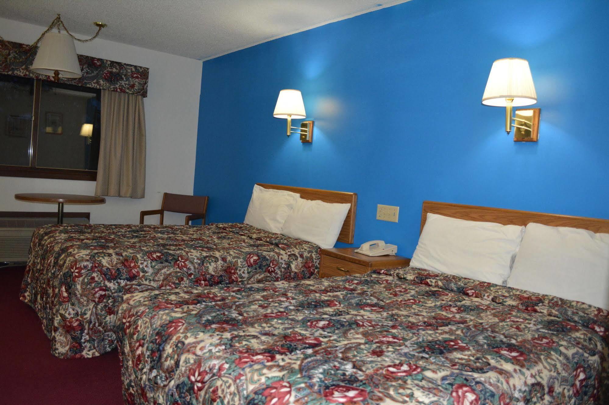 Bloomer Inn & Suites 외부 사진