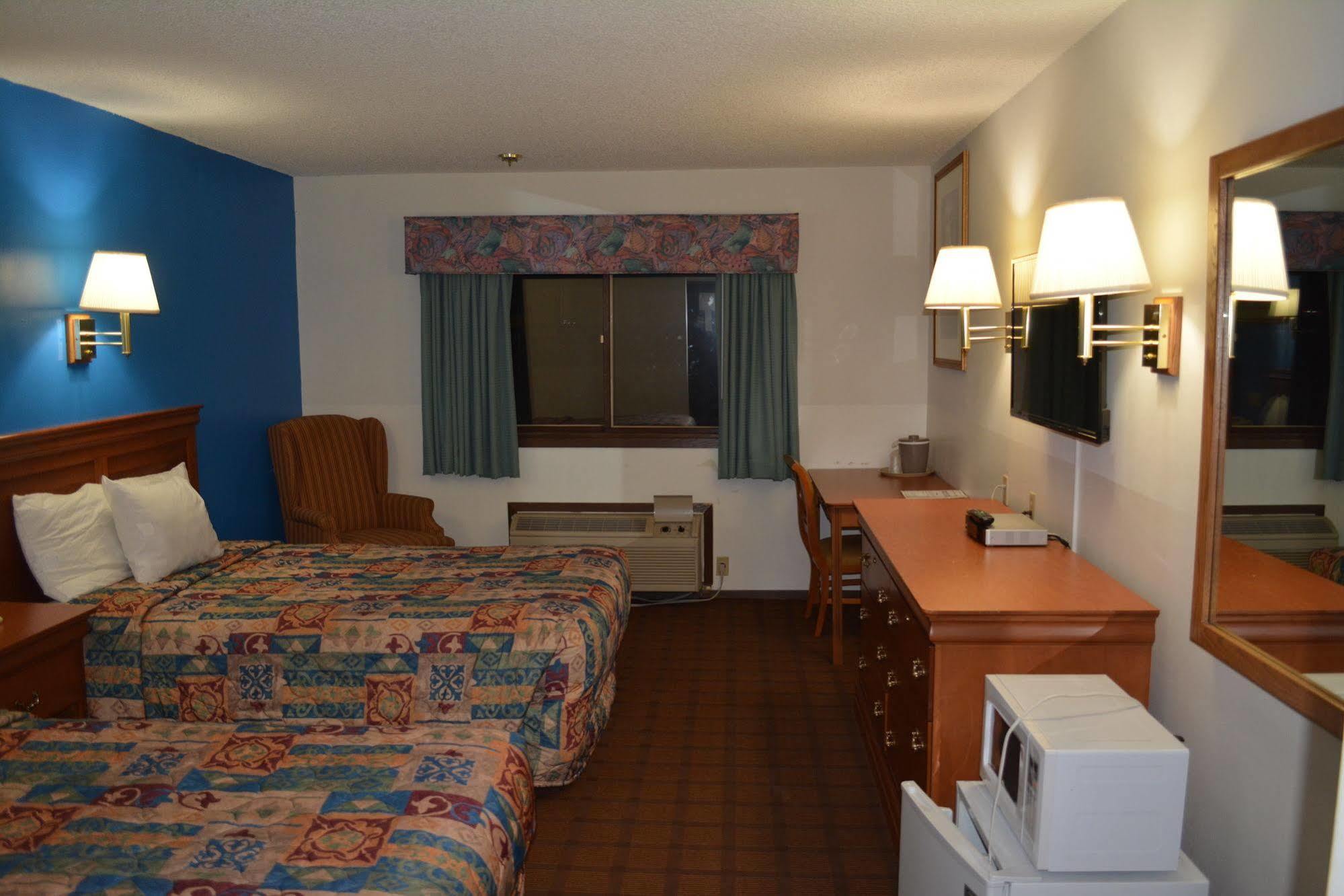 Bloomer Inn & Suites 외부 사진