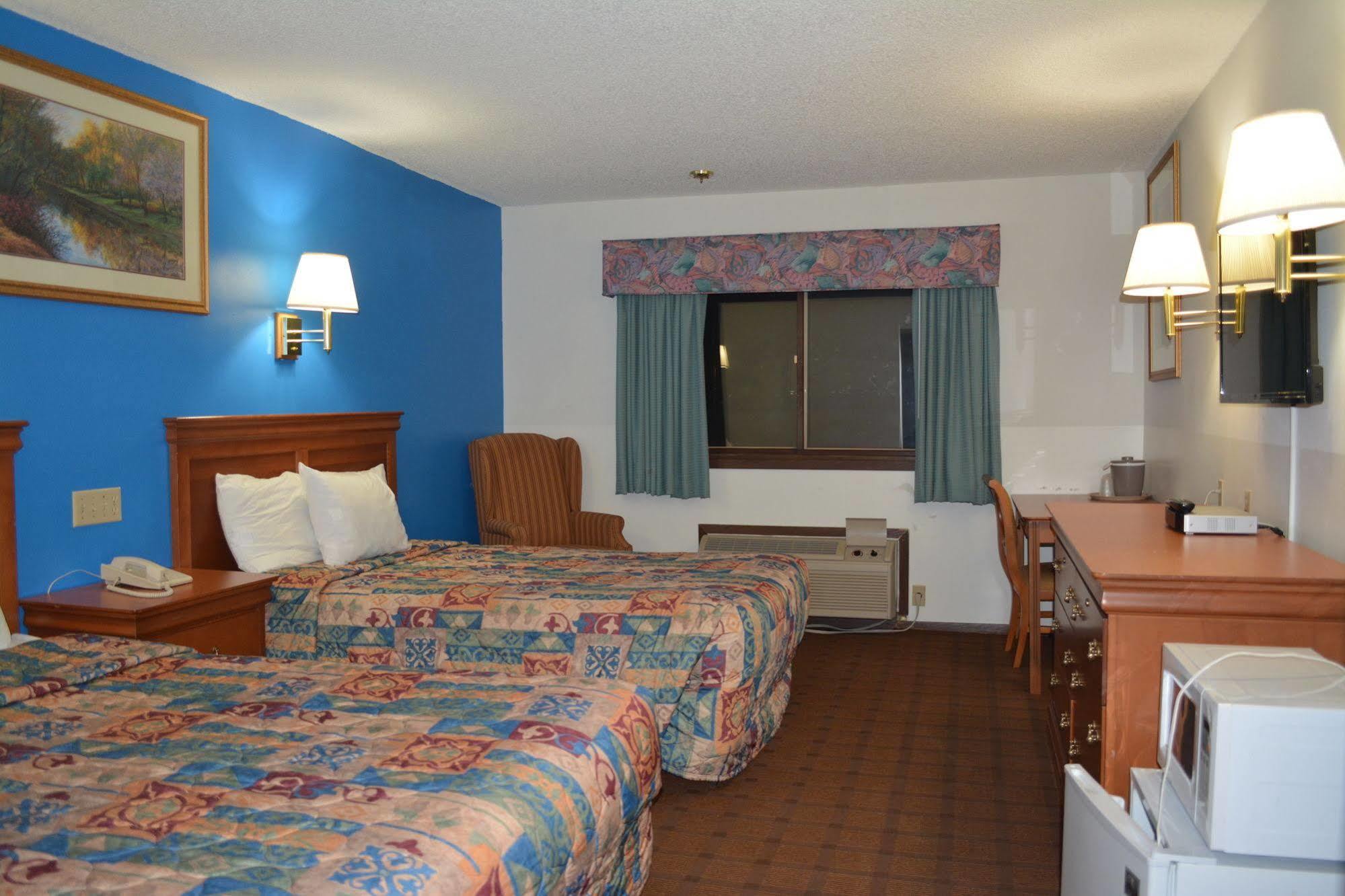 Bloomer Inn & Suites 외부 사진